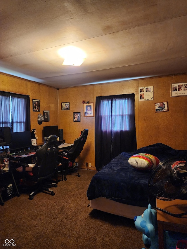 615 E 31st St, Anderson, IN 46016 - carpeted bedroom featuring an office area