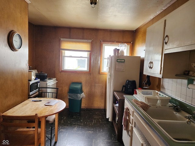 615 E 31st St, Anderson, IN 46016 - kitchen with stainless steel microwave, tasteful backsplash, and dark floors
