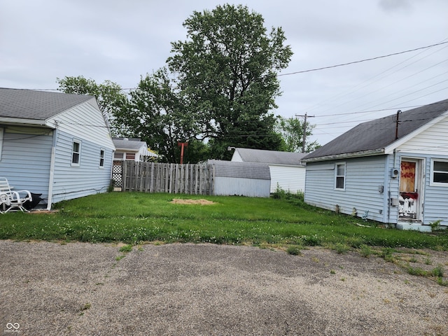 615 E 31st St, Anderson, IN 46016 - view of yard