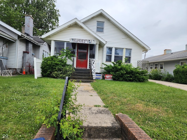 621 E 31st St, Anderson, IN 46016 - bungalow-style house featuring a front lawn and entry steps