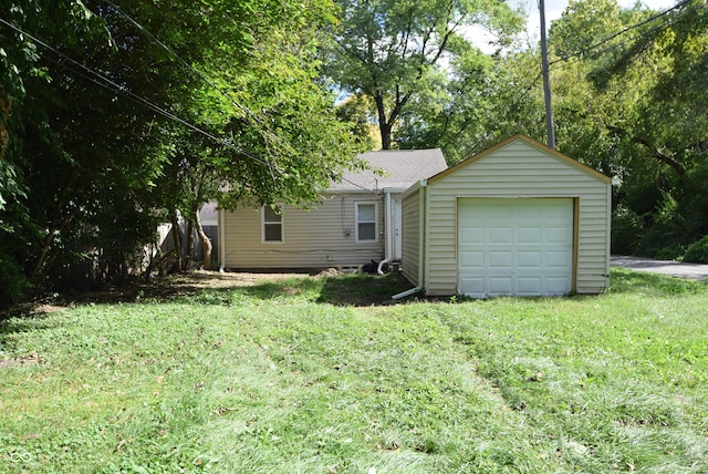 1902 N Colorado Ave, Indianapolis, IN 46218 - view of side of home with a lawn