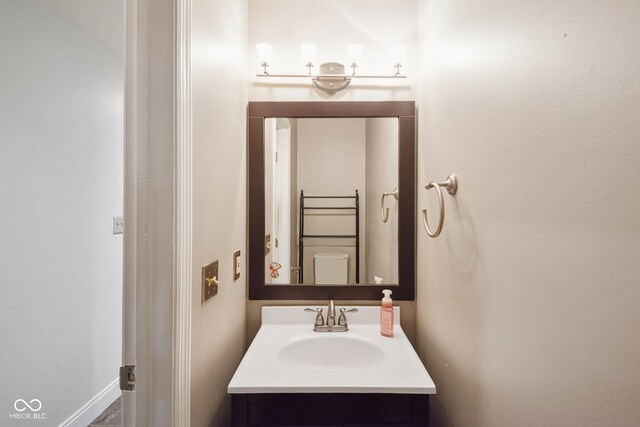 3975 Offshore Dr, Columbus, IN 47203 - bathroom with vanity