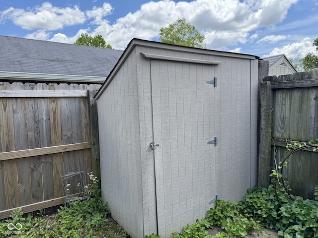 7445 Melanie Ln, Indianapolis, IN 46217 - view of shed