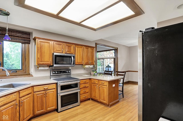 1850 Longest Dr, Franklin, IN 46131 - kitchen featuring appliances with stainless steel finishes, a sink, a peninsula, and plenty of natural light