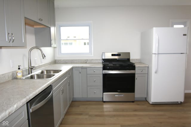 1021 Harney Dr, Lebanon, IN 46052 - kitchen featuring stainless steel appliances, a sink, gray cabinetry, and light countertops