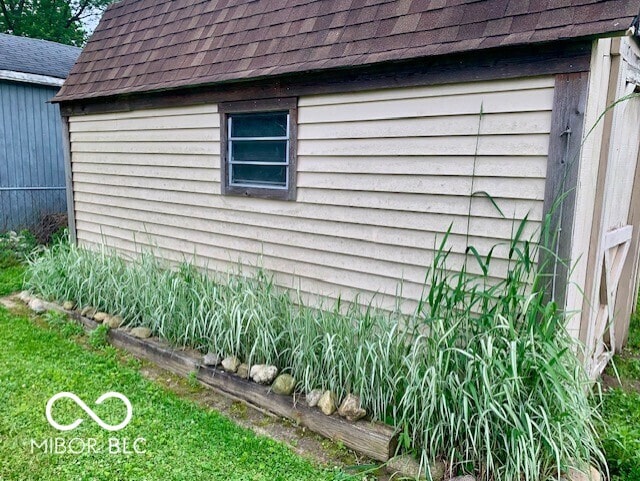 1998 Crescent St, Franklin, IN 46131 - view of property exterior featuring a shingled roof