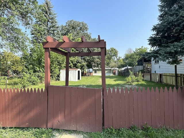 2310 E Raymond St, Indianapolis, IN 46203 - view of yard