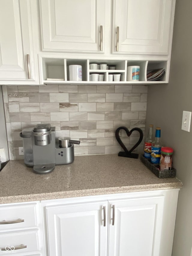 12231 Valley View Cir, Indianapolis, IN 46229 - bar featuring tasteful backsplash