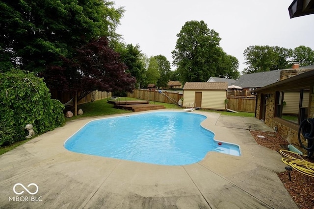 5331 Birch Ln, Greenwood, IN 46143 - view of swimming pool featuring a fenced backyard, a patio area, and a diving board