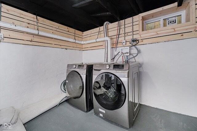 2909 E Michigan St, Indianapolis, IN 46201 - laundry area with washer and dryer