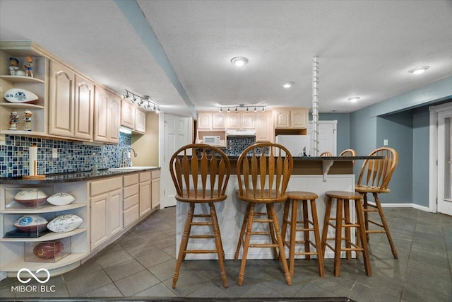 6363 Harmonridge Ct, Indianapolis, IN 46278 - kitchen with open shelves, white microwave, a kitchen bar, decorative backsplash, and a textured ceiling