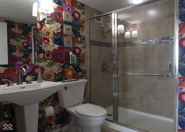 4000 N Meridian St Apt 11D, Indianapolis, IN 46208 - bathroom with a shower stall and toilet