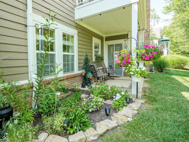9743 Herons Cv, Carmel, IN 46280 - porch featuring a yard