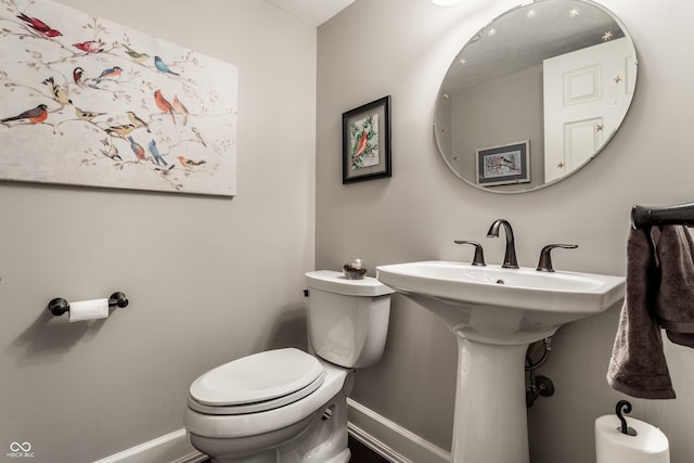 2949 River Bay Dr N, Indianapolis, IN 46240 - half bath featuring baseboards and toilet
