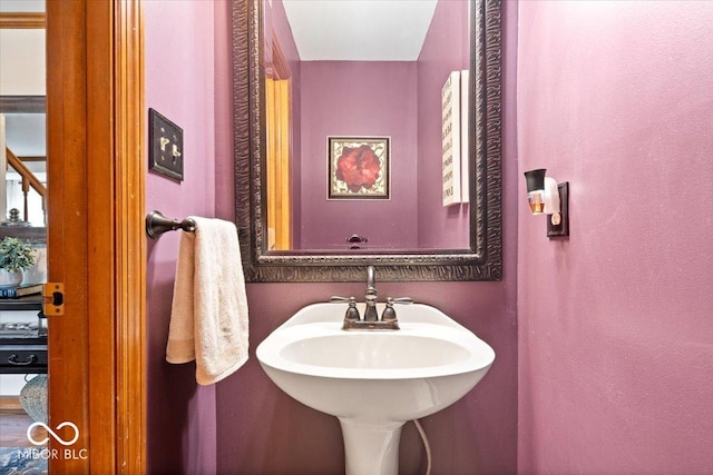 11956 Glen Cove Dr, Indianapolis, IN 46236 - bathroom featuring a textured wall
