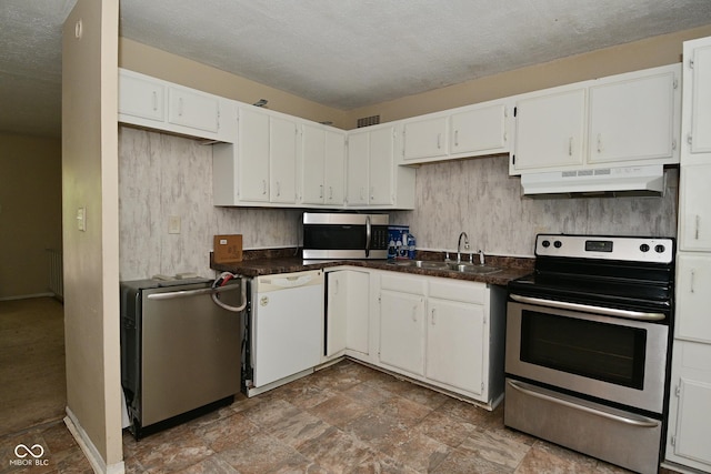 3668 Chatsbee Ct, Indianapolis, IN 46224 - kitchen with stainless steel appliances, under cabinet range hood, dark countertops, a sink, and a textured ceiling