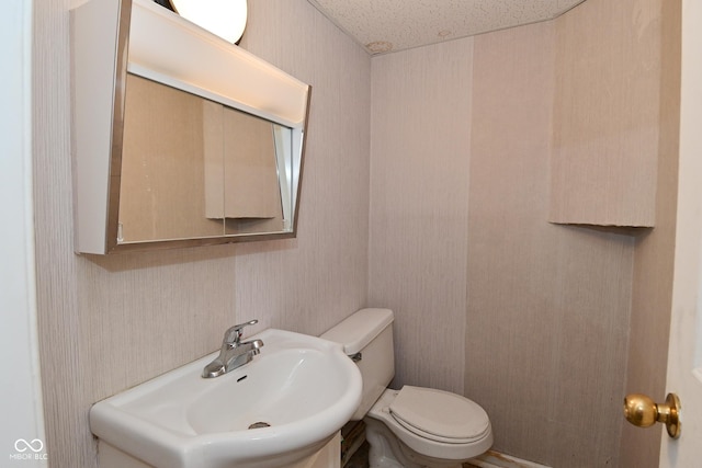 3668 Chatsbee Ct, Indianapolis, IN 46224 - half bath featuring a sink and toilet