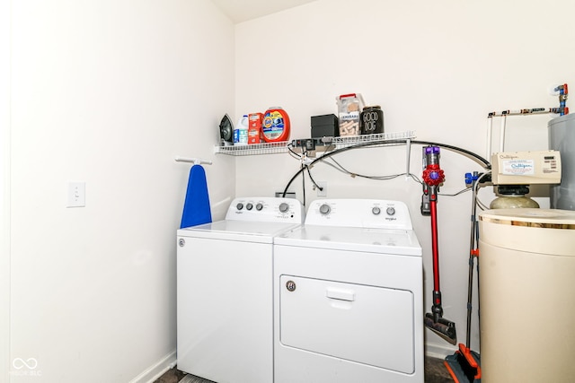 6556 Sulgrove Pl, Indianapolis, IN 46221 - laundry room featuring independent washer and dryer and baseboards