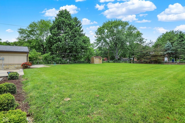 126 E 86th St, Indianapolis, IN 46240 - view of yard featuring a patio and view of scattered trees