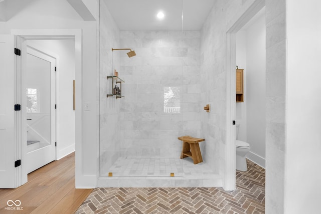 3215 N Pennsylvania St, Indianapolis, IN 46205 - bathroom featuring a tile shower, toilet, and baseboards