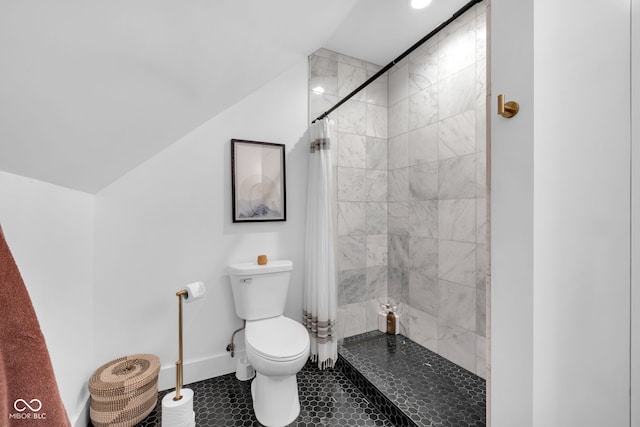 3215 N Pennsylvania St, Indianapolis, IN 46205 - full bath with toilet, tiled shower, tile patterned flooring, baseboards, and lofted ceiling