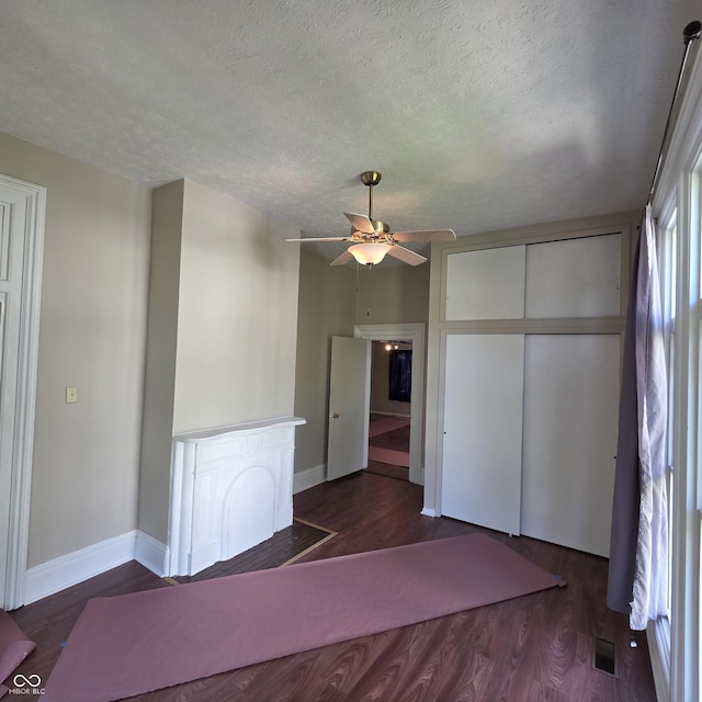 517 E Mechanic St, Brazil, IN 47834 - unfurnished bedroom featuring a textured ceiling, wood finished floors, a closet, and baseboards