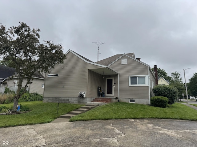 532 N Franklin St, Greensburg, IN 47240 - bungalow-style home with a front lawn and a chimney