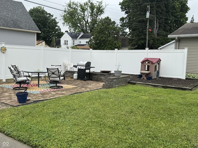 532 N Franklin St, Greensburg, IN 47240 - view of yard with a patio area