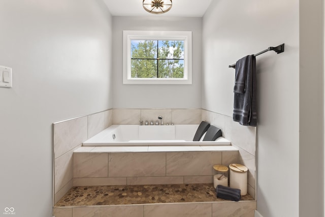 4808 Lakeview Dr, Greenwood, IN 46143 - full bath featuring a bath