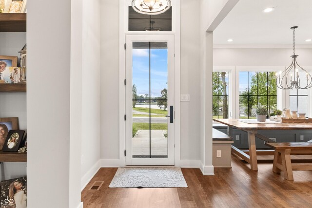 4808 Lakeview Dr, Greenwood, IN 46143 - foyer entrance featuring wood finished floors, a chandelier, baseboards, and recessed lighting