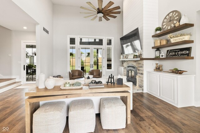 4808 Lakeview Dr, Greenwood, IN 46143 - living area with healthy amount of natural light, dark wood-style floors, ceiling fan, a towering ceiling, and recessed lighting