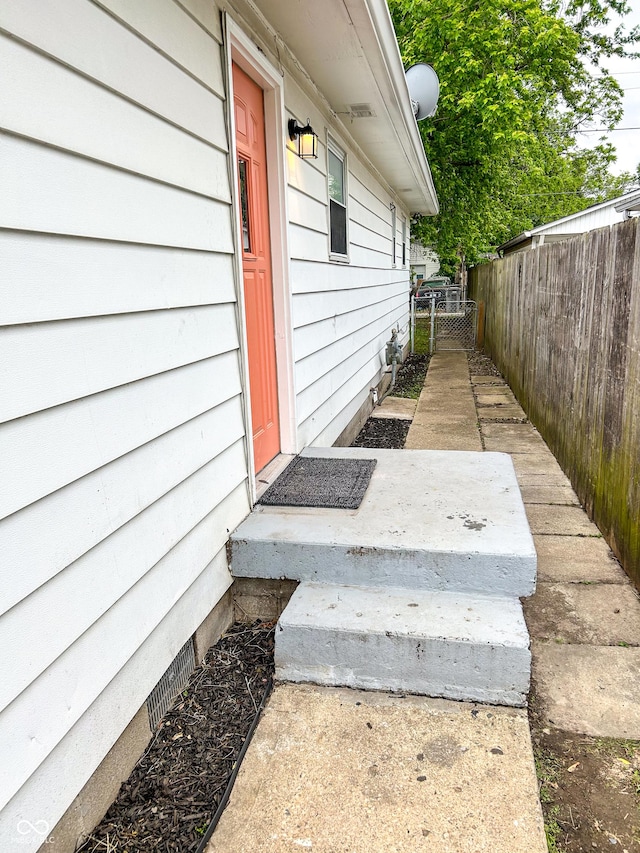 1653 Wade St, Indianapolis, IN 46203 - view of doorway to property