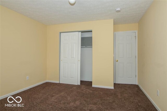 8361 Paso Del Norte Ct, Indianapolis, IN 46227 - unfurnished bedroom featuring carpet flooring, a textured ceiling, baseboards, and a closet