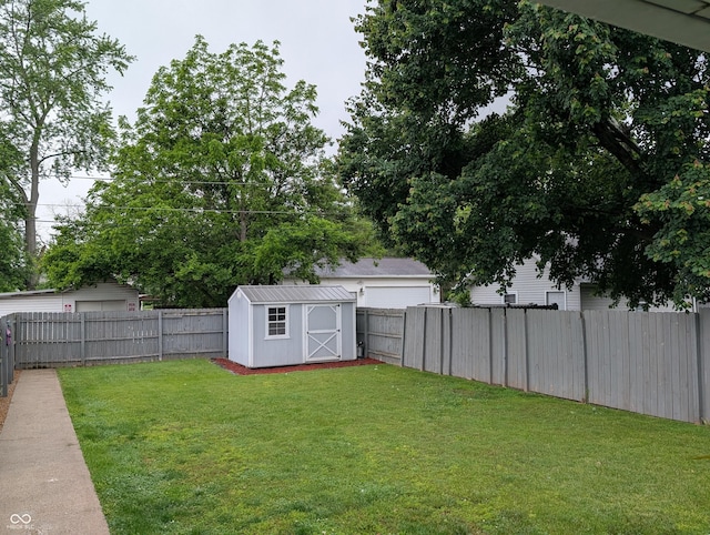 1728 Newton St, Columbus, IN 47201 - view of yard