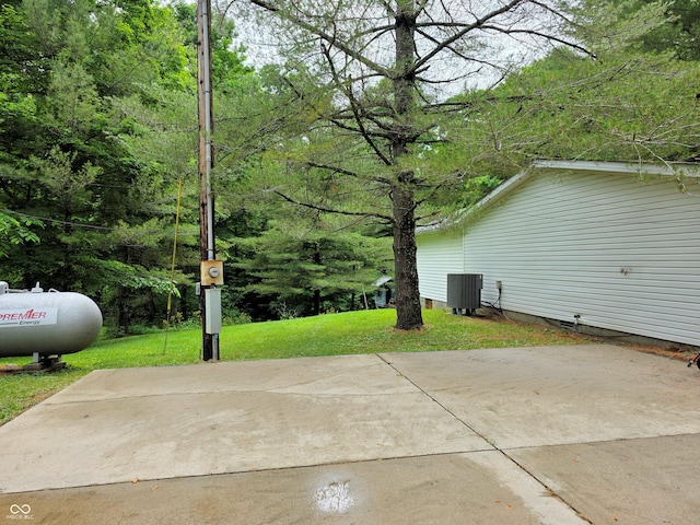 8310 Dog Trot Ln, Morgantown, IN 46160 - view of side of property with a yard and central AC
