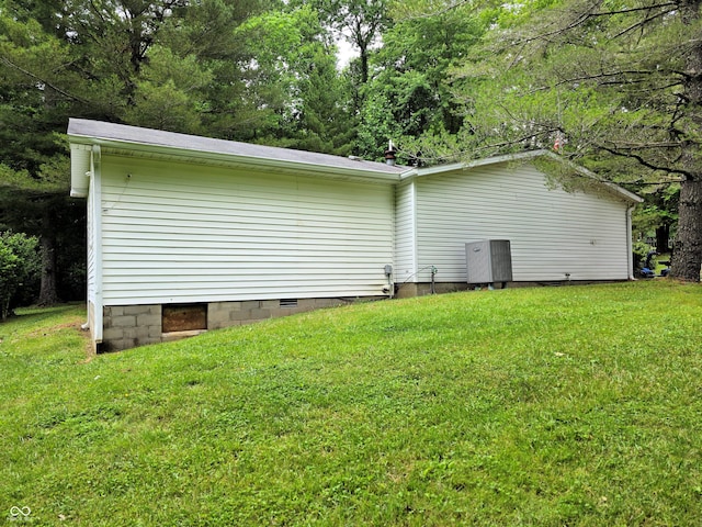 8310 Dog Trot Ln, Morgantown, IN 46160 - view of side of home with a yard and crawl space