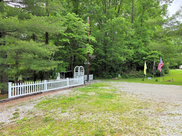 8310 Dog Trot Ln, Morgantown, IN 46160 - view of yard