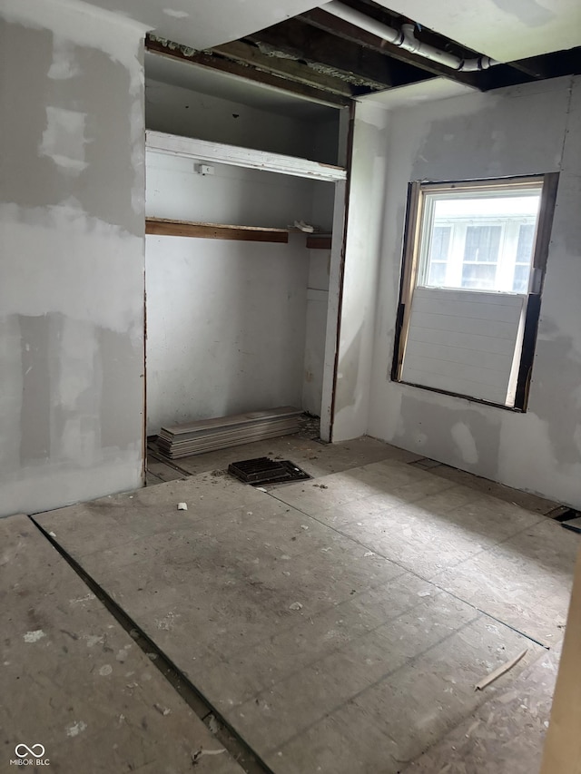 3526 Evergreen Ave, Indianapolis, IN 46205 - unfurnished bedroom featuring a closet