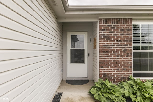 933 Curlew Ln, Greenwood, IN 46143 - view of exterior entry featuring brick siding