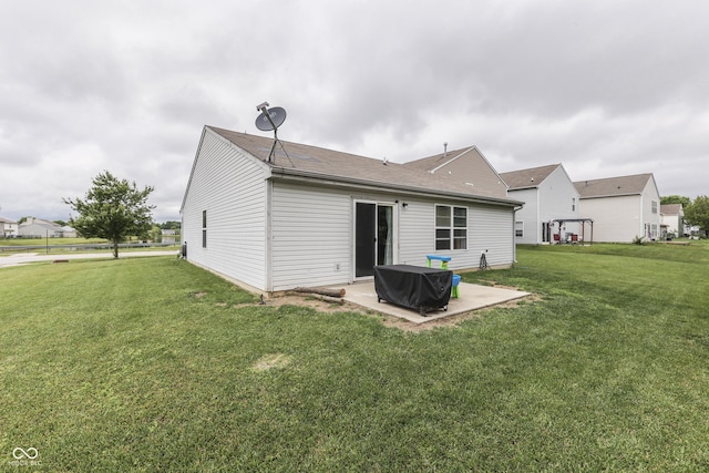 933 Curlew Ln, Greenwood, IN 46143 - back of house with a patio and a yard