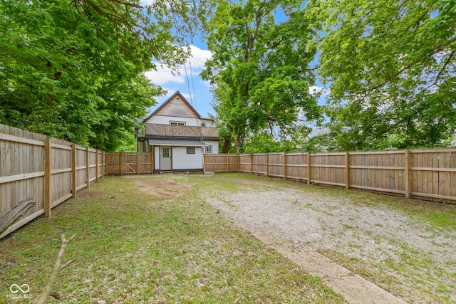 1150 W 30th St, Indianapolis, IN 46208 - view of yard with an outdoor structure