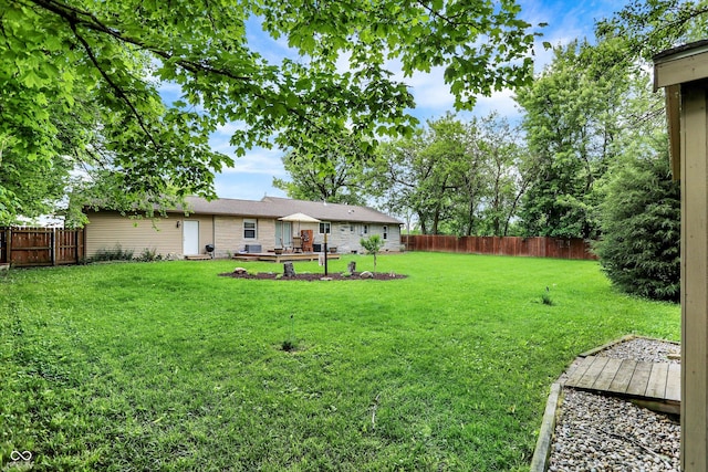 4125 S Post Rd, Indianapolis, IN 46239 - view of yard with a wooden deck