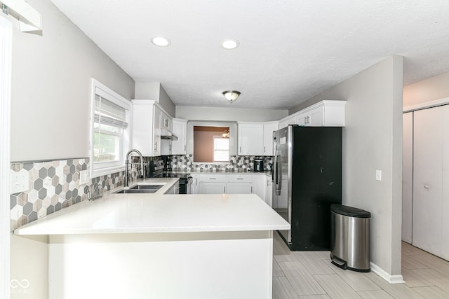 11612 E 75th St, Indianapolis, IN 46236 - kitchen with a sink, stainless steel appliances, a peninsula, light countertops, and decorative backsplash