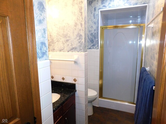 681 S County Road 150 W, Greensburg, IN 47240 - full bath featuring wallpapered walls, a shower stall, toilet, a wainscoted wall, and vanity