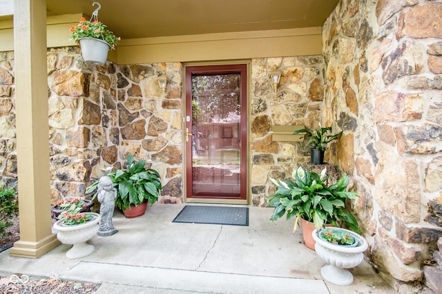 3935 Offshore Dr, Columbus, IN 47203 - entrance to property featuring stone siding