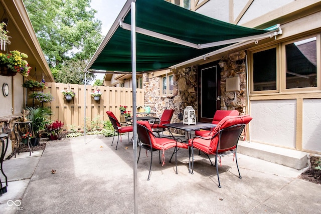 3935 Offshore Dr, Columbus, IN 47203 - view of patio with outdoor dining space