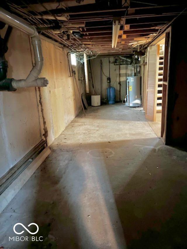 3824 Forest Ridge Dr, Fort Wayne, IN 46804 - unfinished basement with gas water heater and a water pressure tank