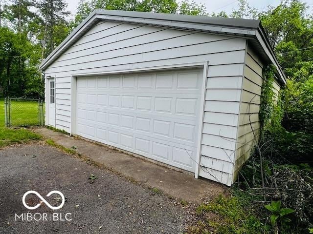 3824 Forest Ridge Dr, Fort Wayne, IN 46804 - view of detached garage
