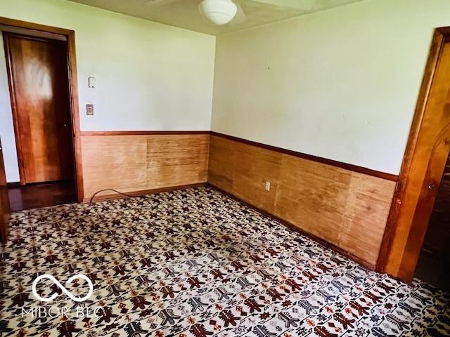 3824 Forest Ridge Dr, Fort Wayne, IN 46804 - empty room with a wainscoted wall and baseboards