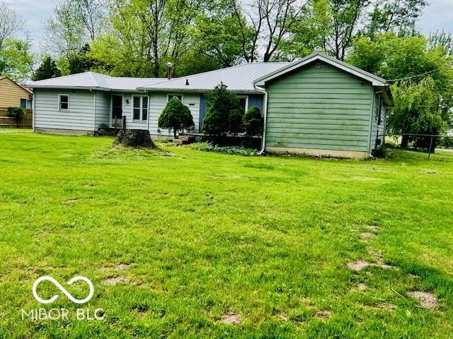 3824 Forest Ridge Dr, Fort Wayne, IN 46804 - back of property featuring a lawn